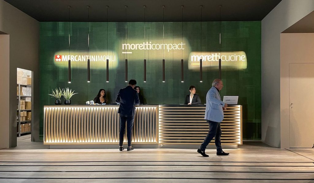 Rivestimenti per allestimenti fieristici: lo stand di Moretti Cucine