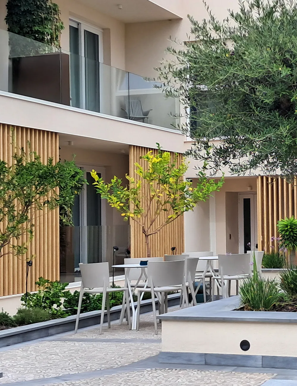 Facciata hotel San Vito Resort & Spa con rivestimenti in alluminio