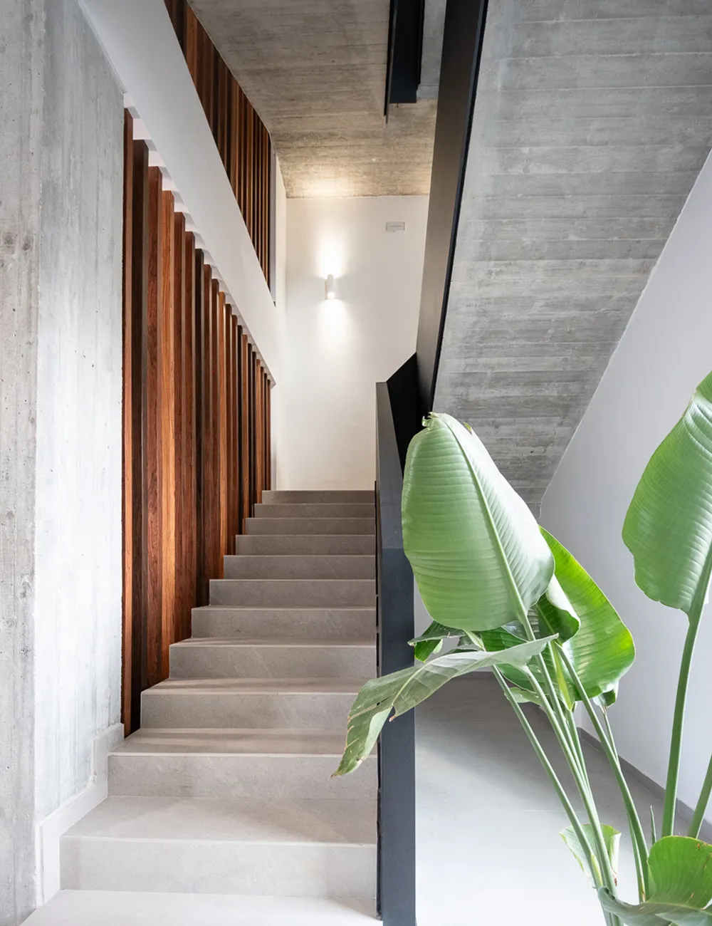 Rivestimento interno per gli uffici moderni di FAM Costruzioni