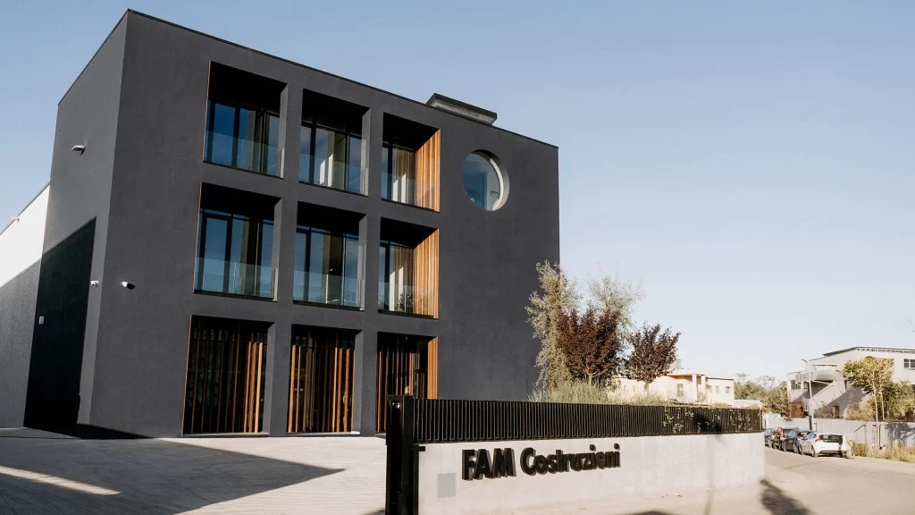 Rivestimento facciata per gli uffici moderni di FAM Costruzioni