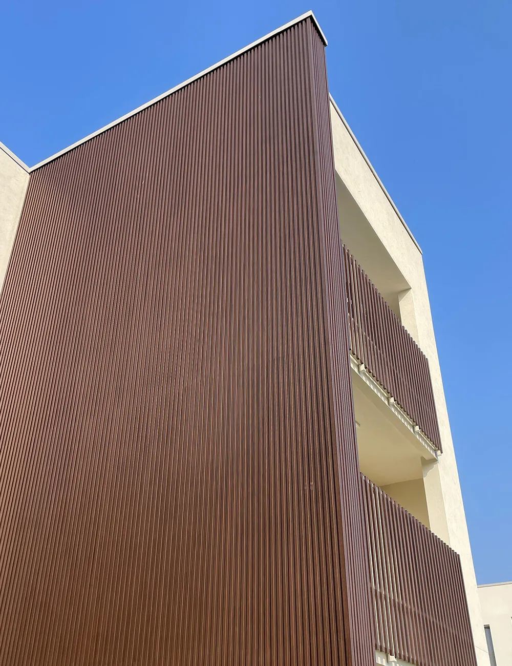 Rivestimento facciata residenziale per Condominio Immobiliare 2000
