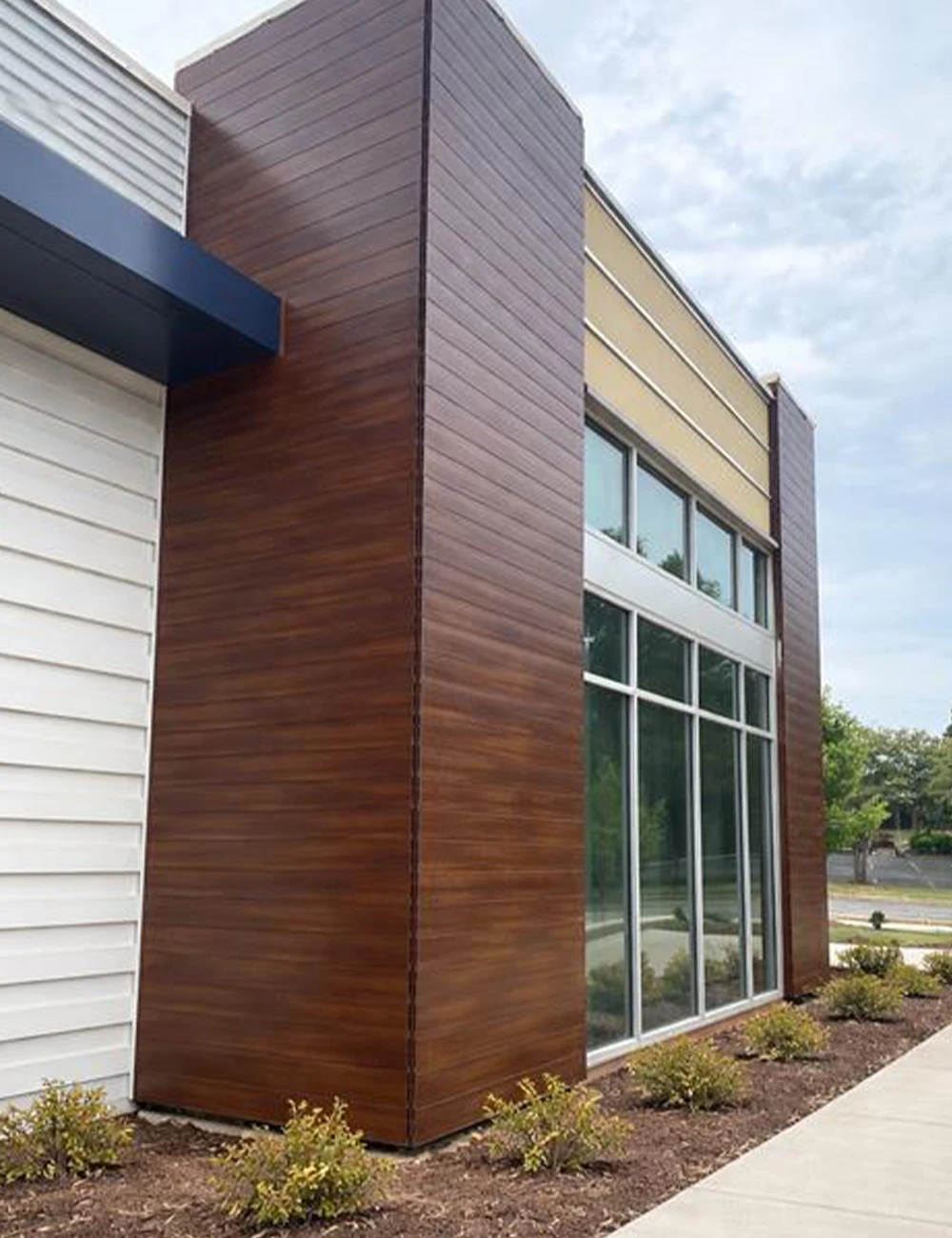 Rivestimento in alluminio per facciate della sede di Caldwell Constructors