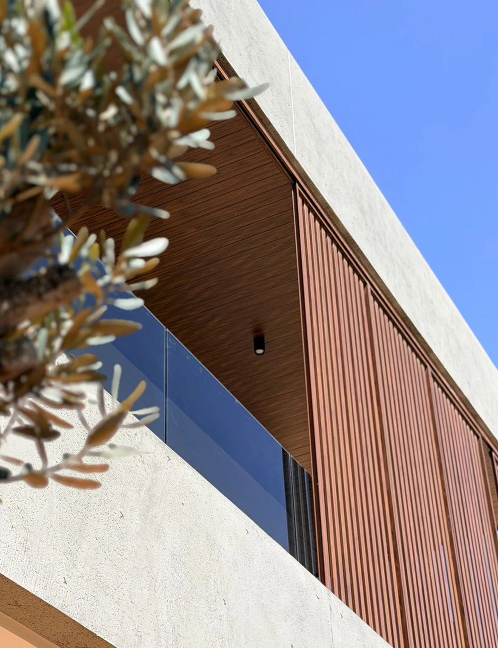 Progetto residenziale a Casablanca con frangisole in alluminio e Cladding