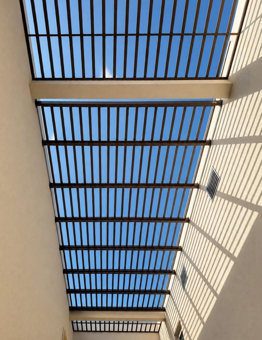 Frangisole in alluminio a Lampedusa